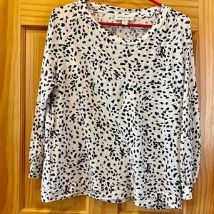 Amour Vert Long Sleeved White with Black patterned design Size L